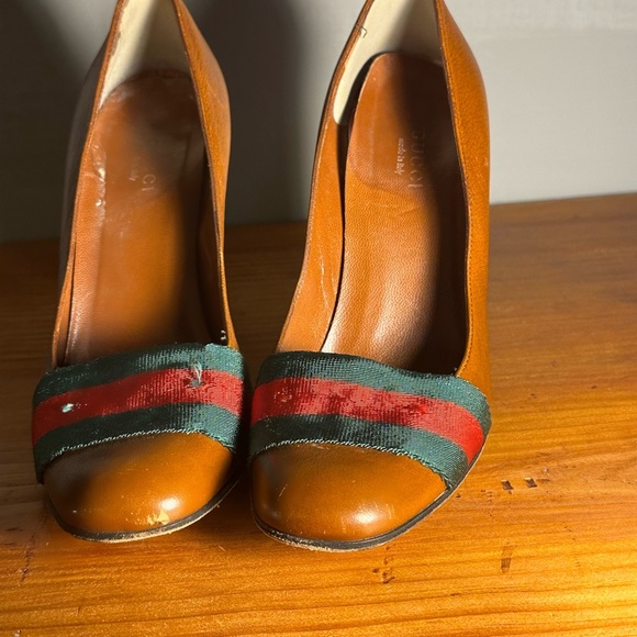 Gorgeous Vintage Gucci Pumps - Picture 4 of 4